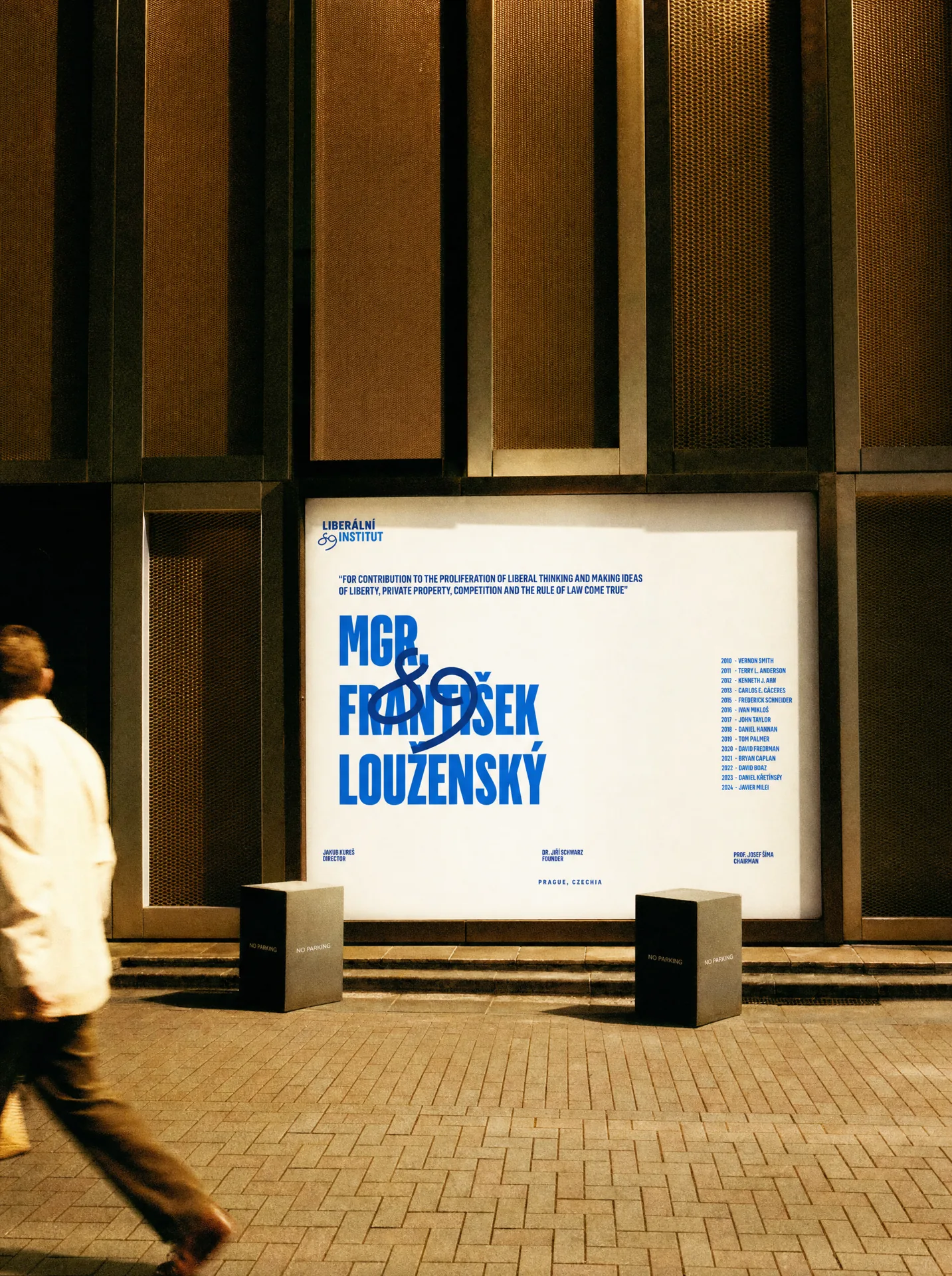 Liberální institut — A structured identity with one deliberate disruption